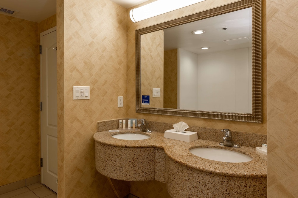 Hampton Inn & Suites Jacksonville Deerwood Park - photo 49
