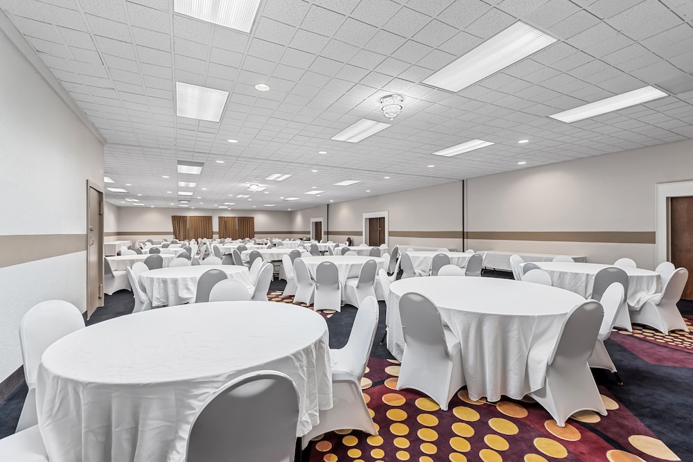 Suburban Studios Fort Dodge - photo 11