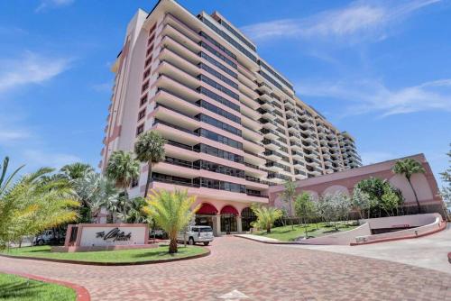 Ocean View Retreat Beach Service 1603 — 4-Star Luxury Hotel in Miami Beach, United States