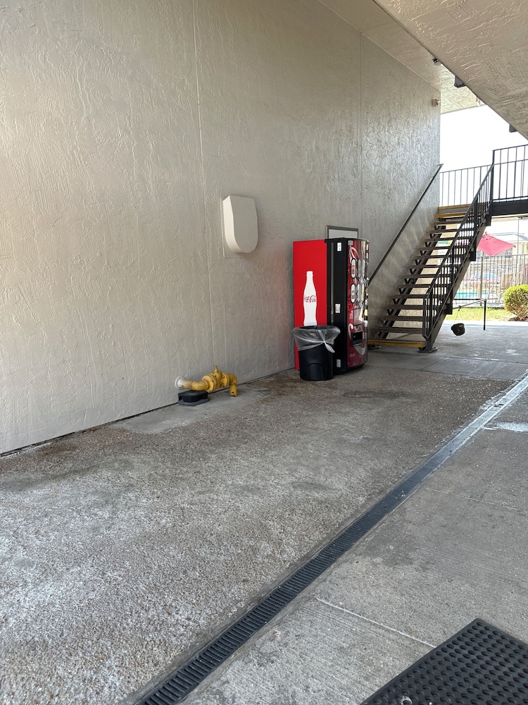 Motel 6 Gulfport - photo 24