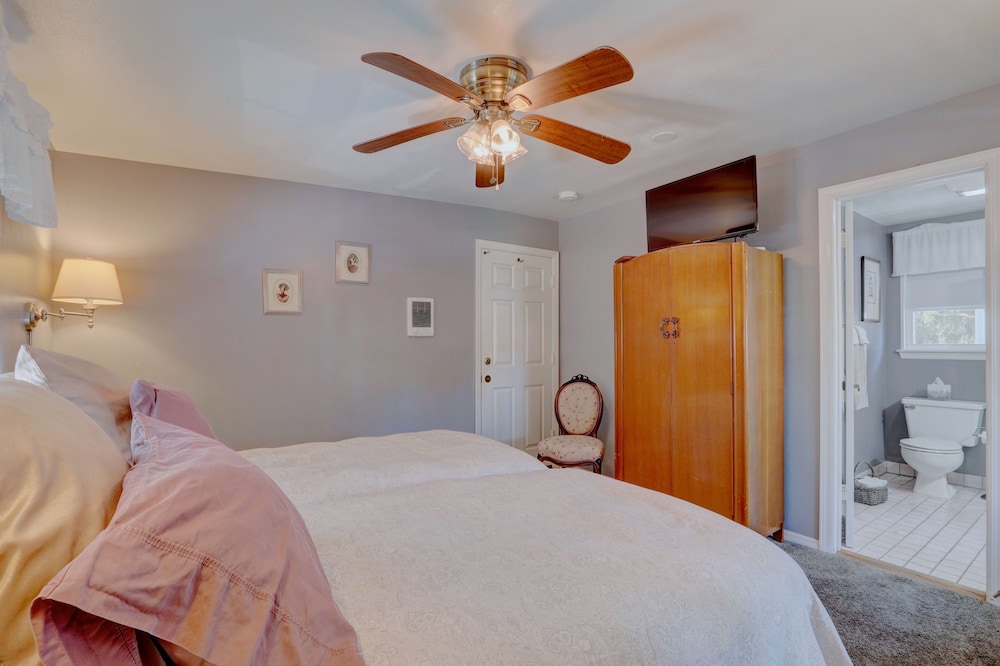 Pelican Cove Inn - photo 20