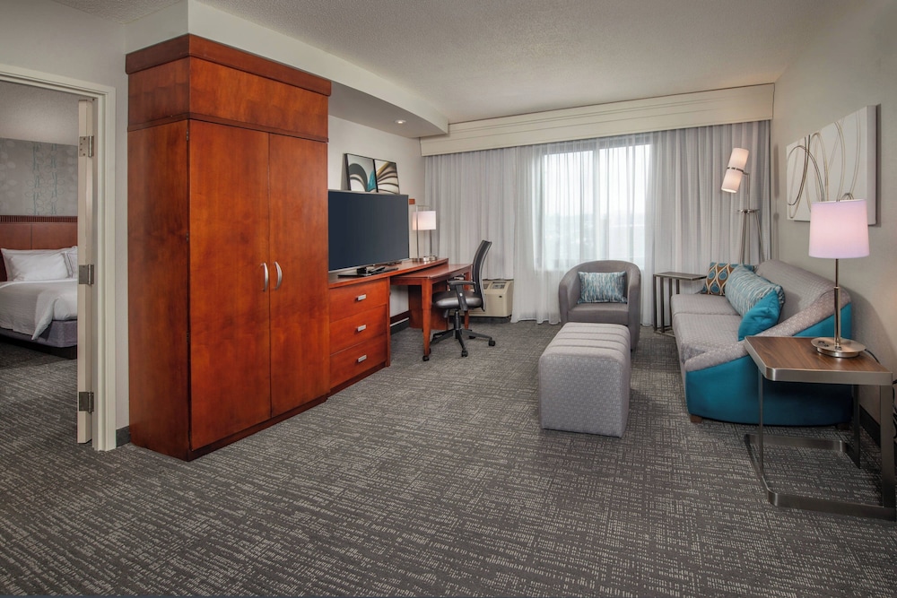 Courtyard by Marriott Dunn Loring Fairfax - photo 10