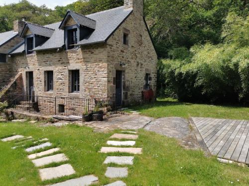 Le Moulin bordé par l’Aven in Riec-Sur-Belon, France