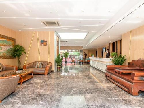 Zmax Hotel Guangzhou Railway Station - carbon neutral hotel in Guangzhou