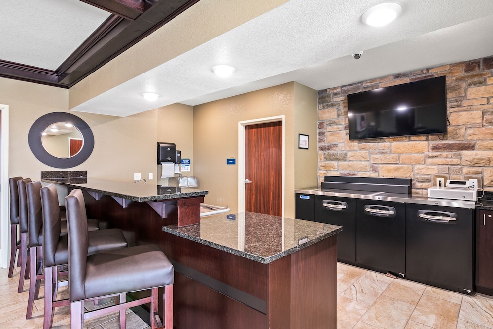 Cobblestone Inn & Suites Yuma - photo 69