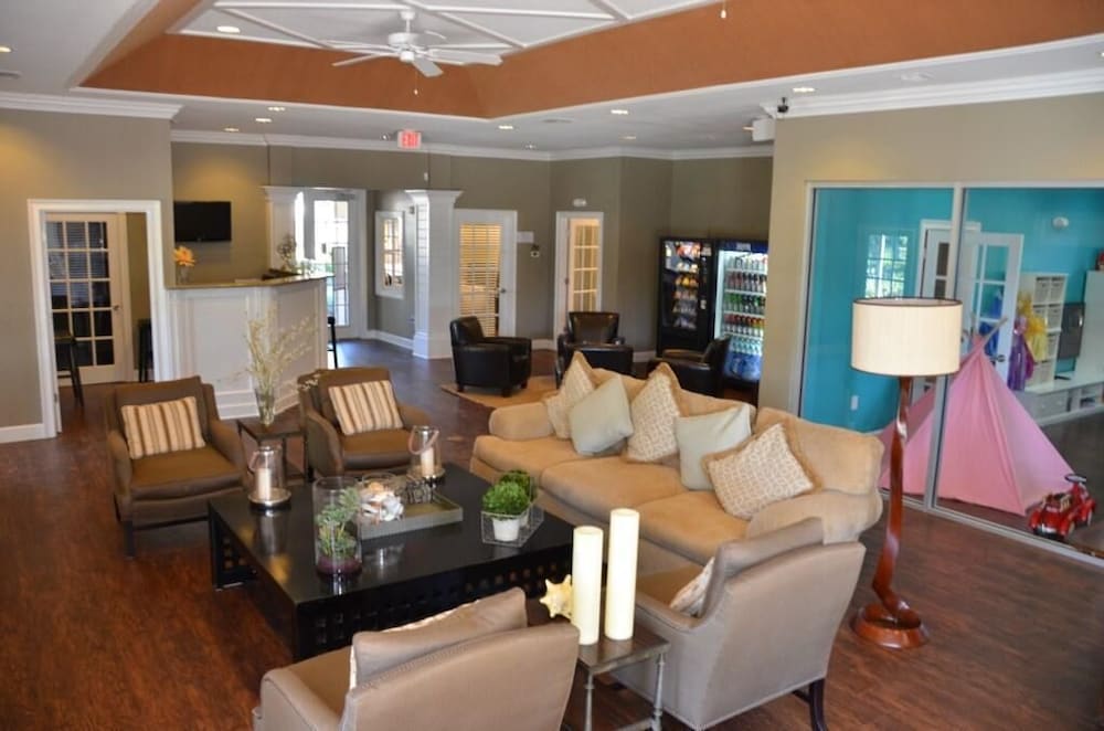 Lucaya 4 Bedrooms 4 Baths Townhome Spacious Living Room - photo 10
