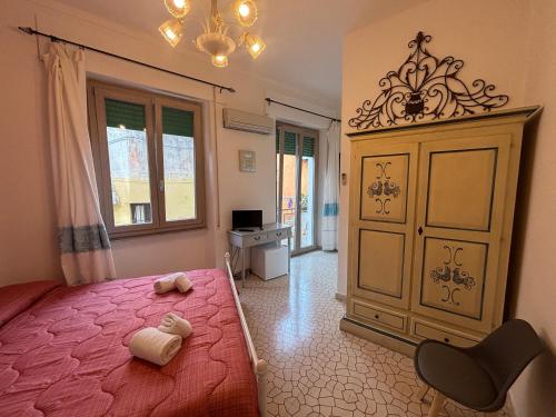 Regina margherita rooms stanza matrimoniale con bagno privato in La Maddalena, Italy