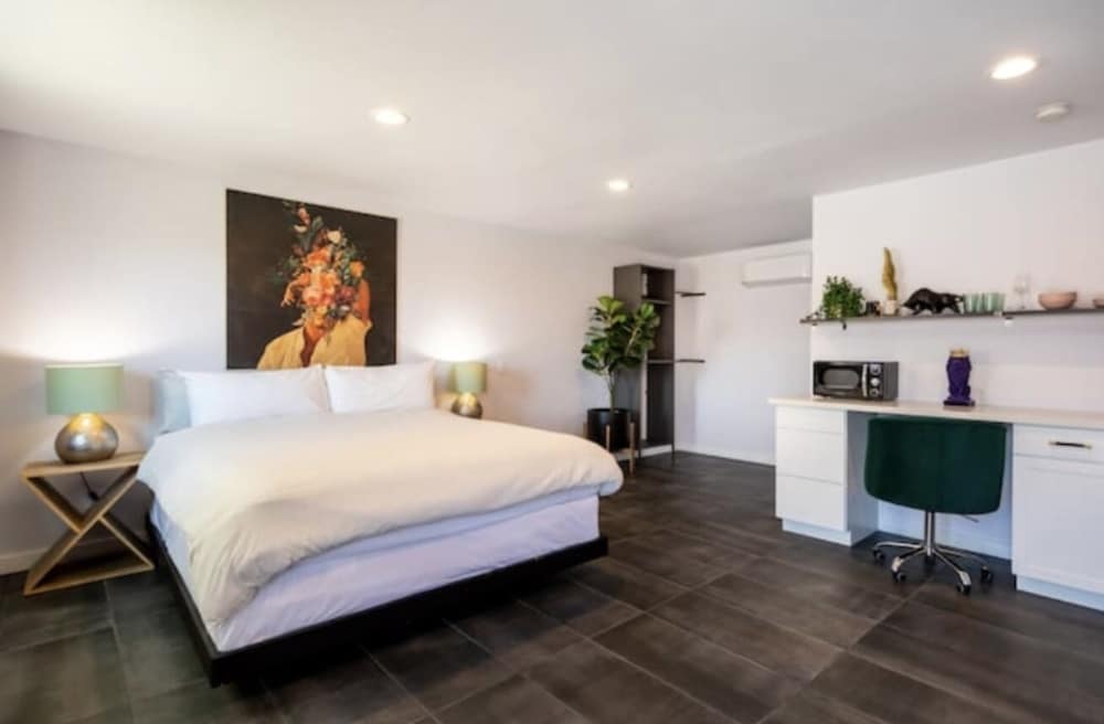 Desert Hot Springs Inn - photo 3