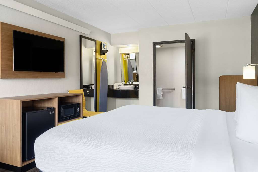 Days Inn by Wyndham Columbus Worthington - photo 8