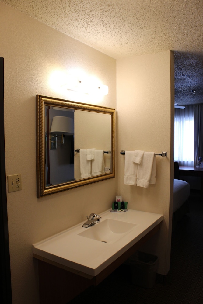 Cheyenne Guest Inn - photo 19