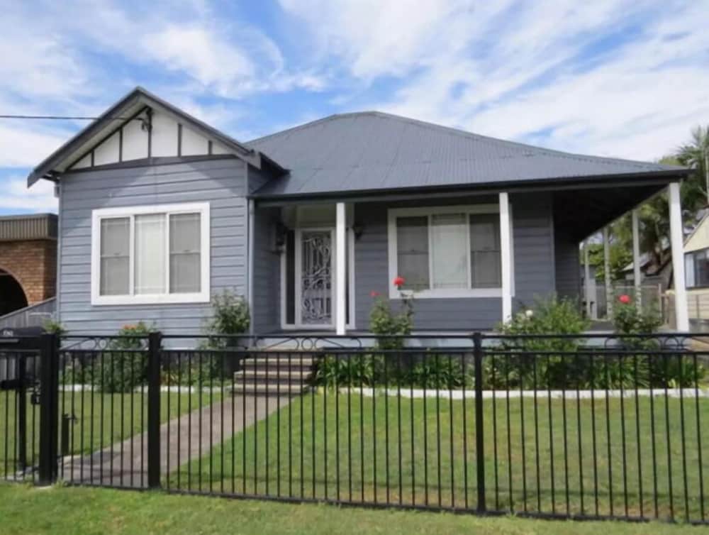 Aberdare Lodge — 4-Star Luxury Hotel in Cessnock, Australia