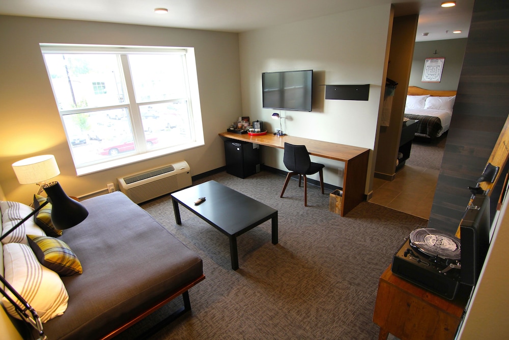 The Oxbow Hotel - photo 19