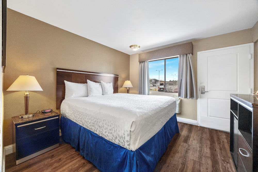 Executive Inn Hotel - photo 8