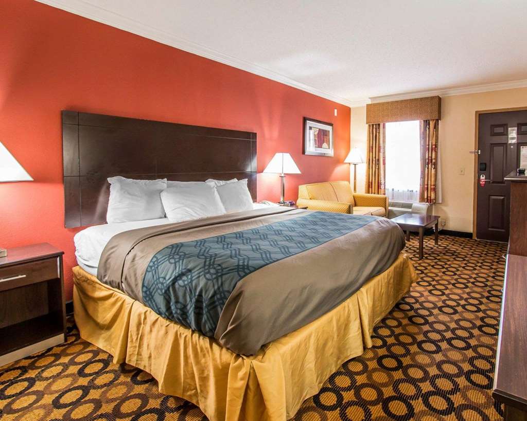 Econo Lodge Richmond Hill - photo 16