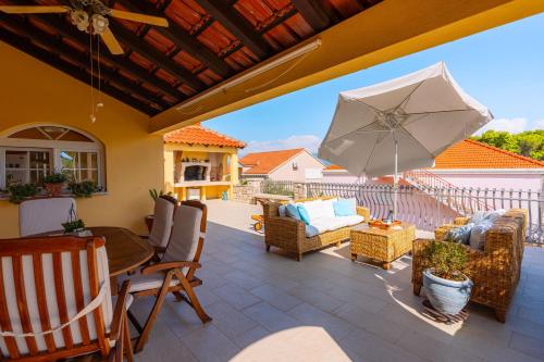 House 4 You — 4-Star Luxury Hotel in Lumbarda, Croatia