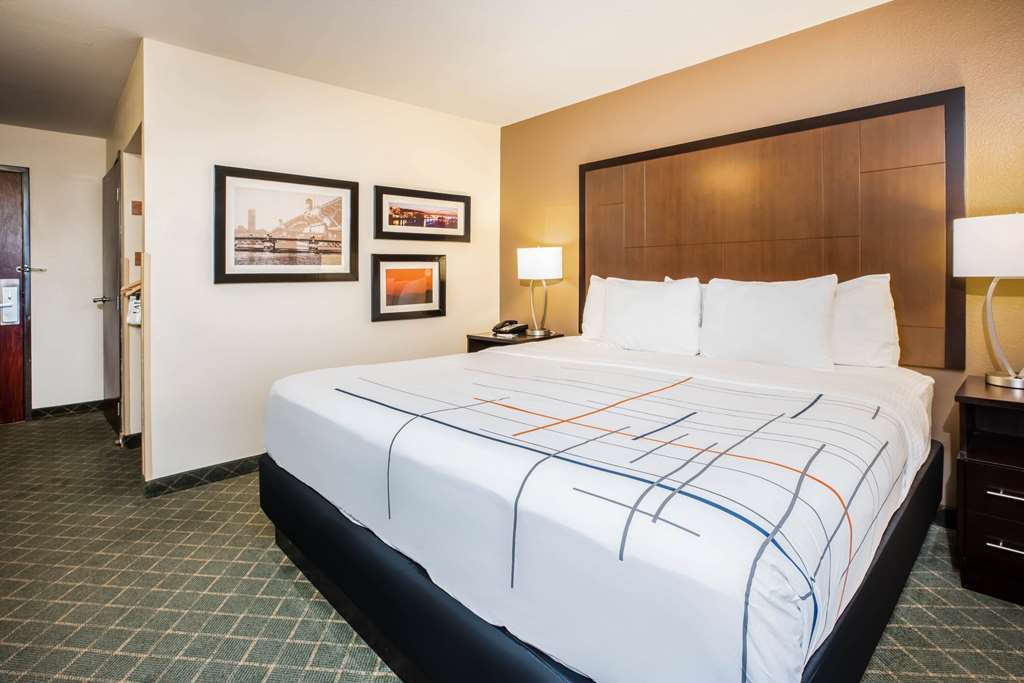 La Quinta Inn & Suites by Wyndham Portland Airport - photo 13