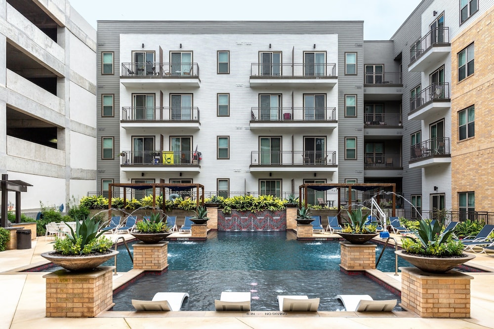 Stay Alfred at Rivera on Broadway — 4-Star Luxury Hotel in San Antonio, United States