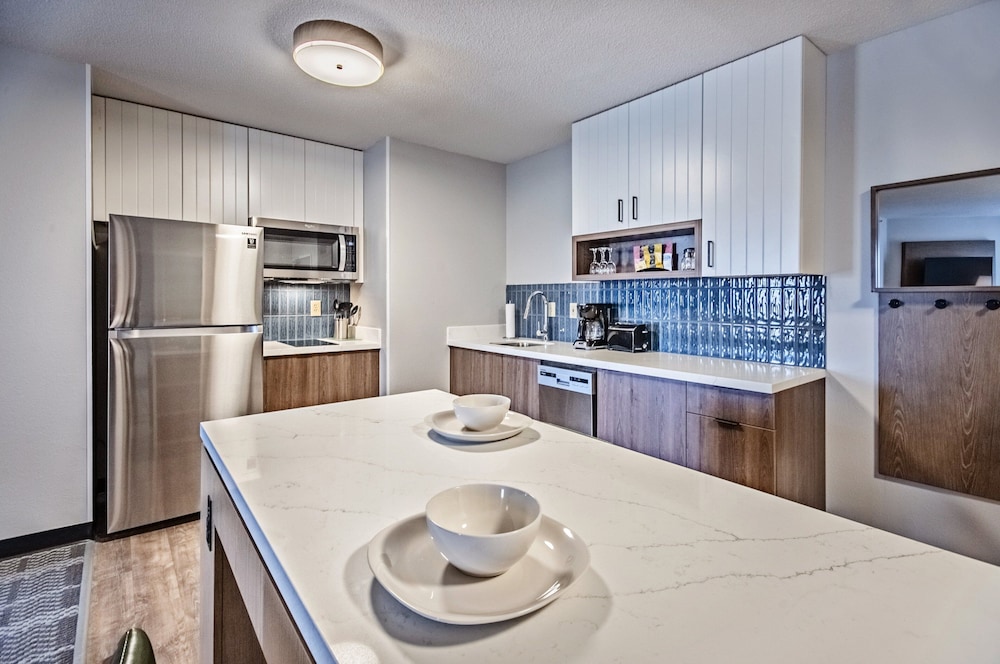 Staybridge Suites Cedar Rapids North by IHG - photo 20