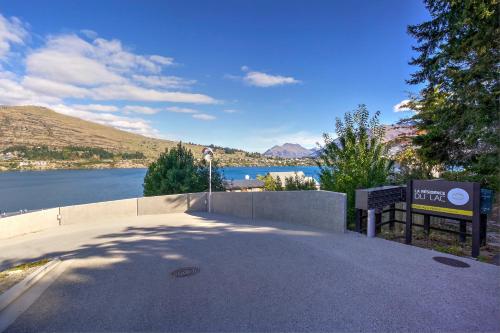 The Villa Lookout Queenstown Holiday Villa — 4-Star Luxury Hotel in Queenstown, New Zealand