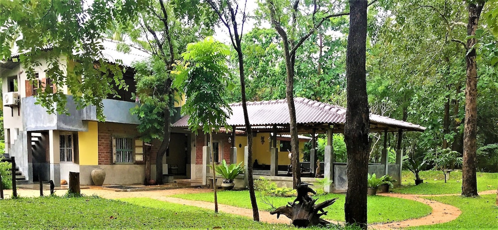 HiddenSide Waya Ulpatha - carbon neutral hotel in Sigiriya
