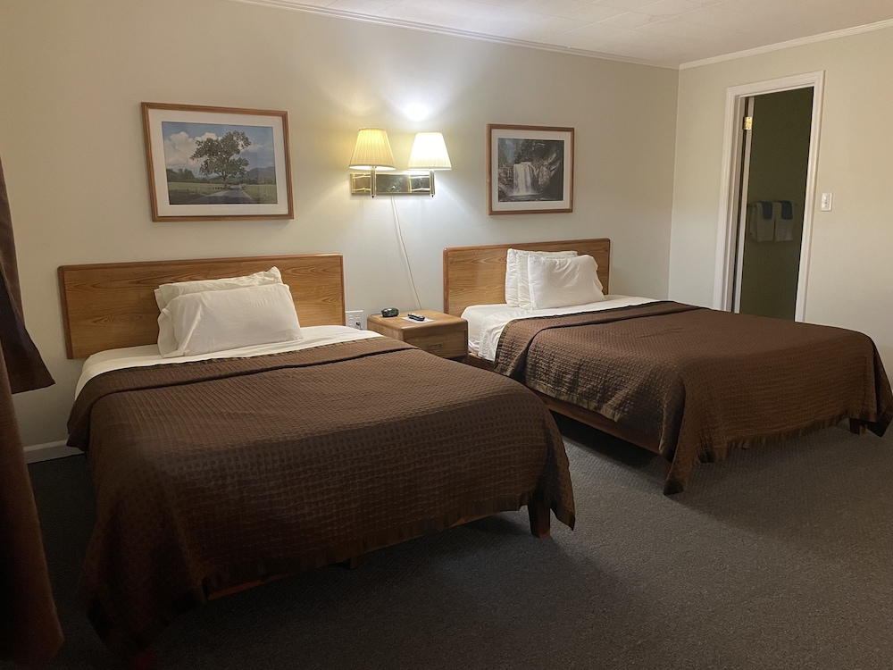 A Holiday Motel - photo 8