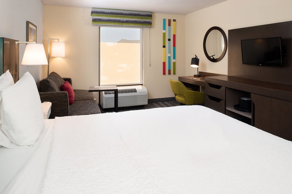Hampton Inn Greensboro Airport - photo 7