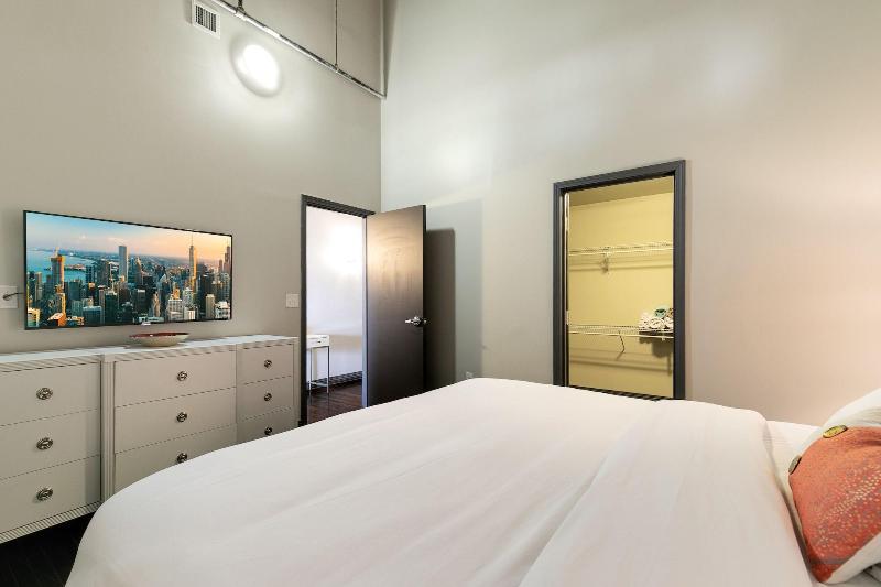 Luxury Downtown Dallas Stay by Amyfinehouse - photo 287