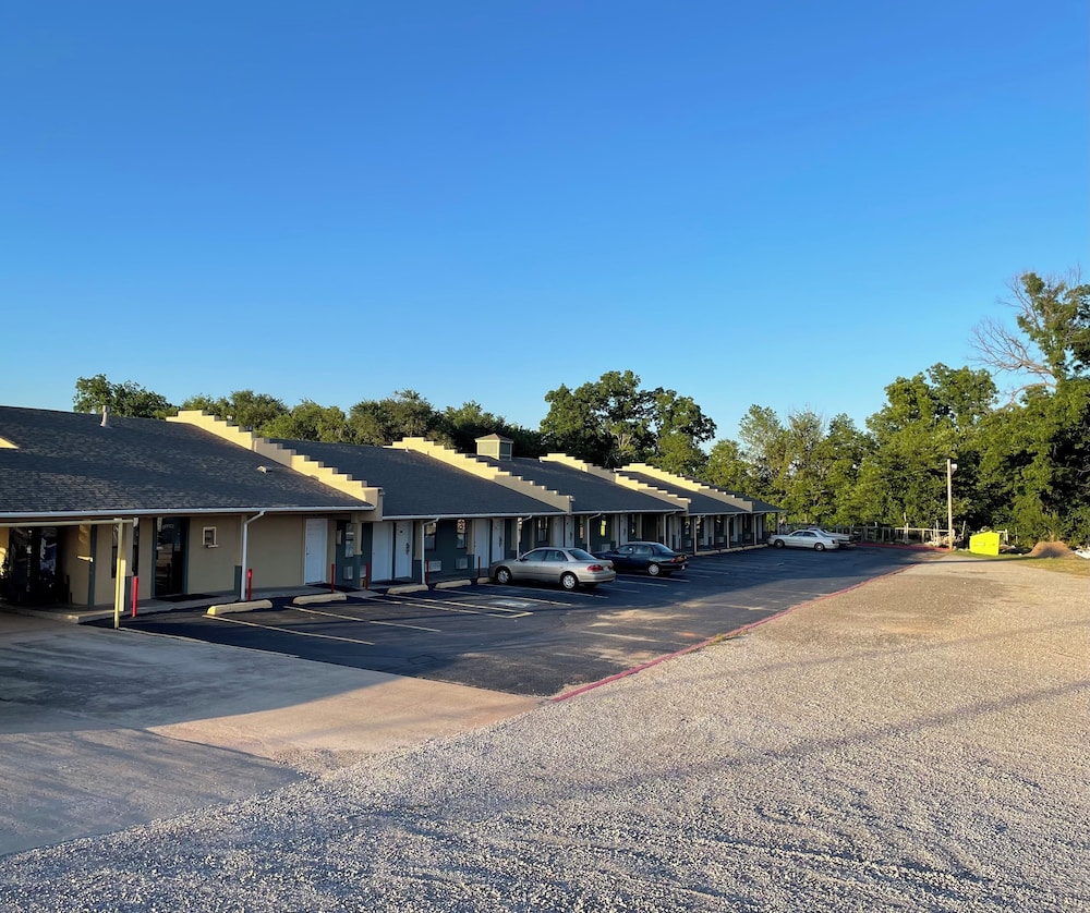 Executive Inn of Purcell - photo 13