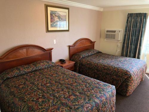 Gateway Thunderbird Motel - photo 3