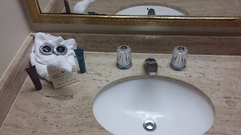 Imperial Swan Hotel & Suites - photo 21