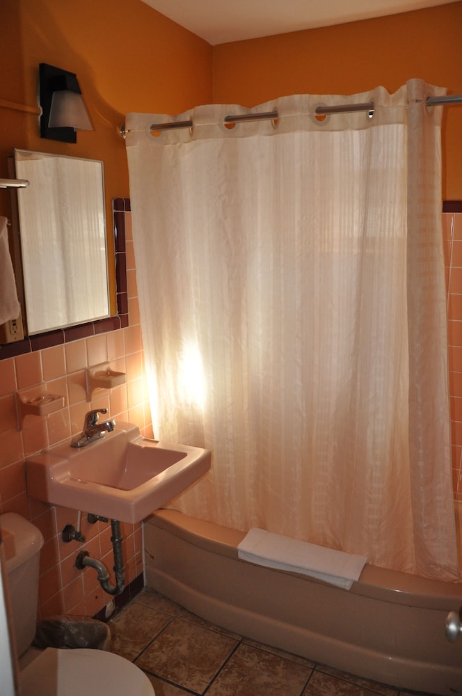 Atlantic Economy Inn - photo 18