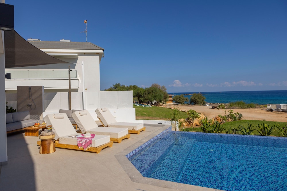 Protaras Beachfront Villla Mimosa — Paralimni
