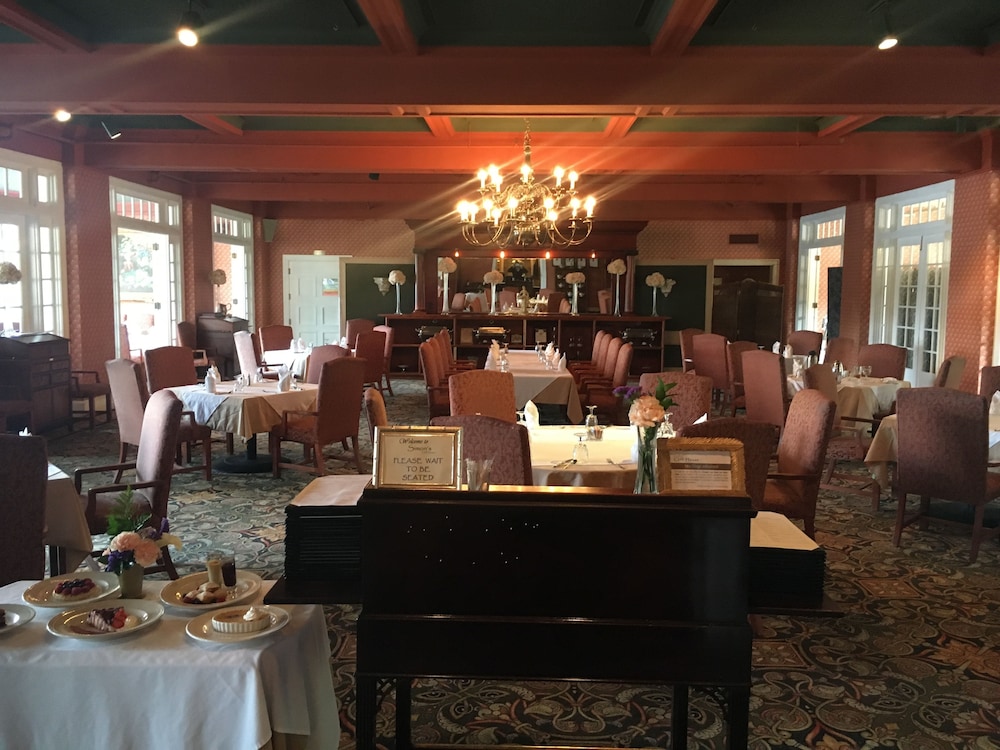 Columbia Gorge Hotel and Spa - photo 35