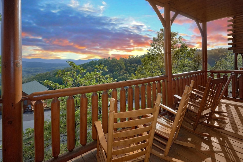 Legacy Vista Apartment 2 — 4-Star Luxury Hotel in Sevierville, United States
