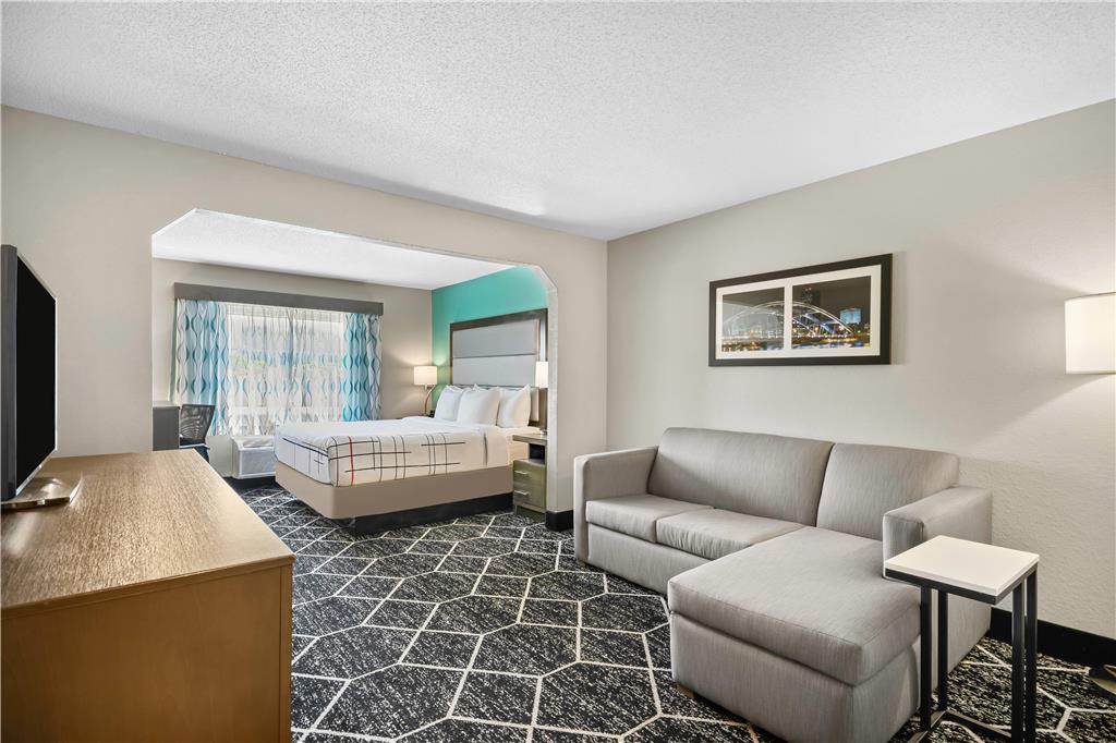 La Quinta Inn & Suites by Wyndham Batavia - photo 37