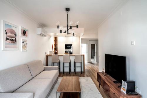 Ocean Breeze T1 Apartment in Cascais by Lisbeyond — 4-Star Luxury Hotel in Cascais, Portugal