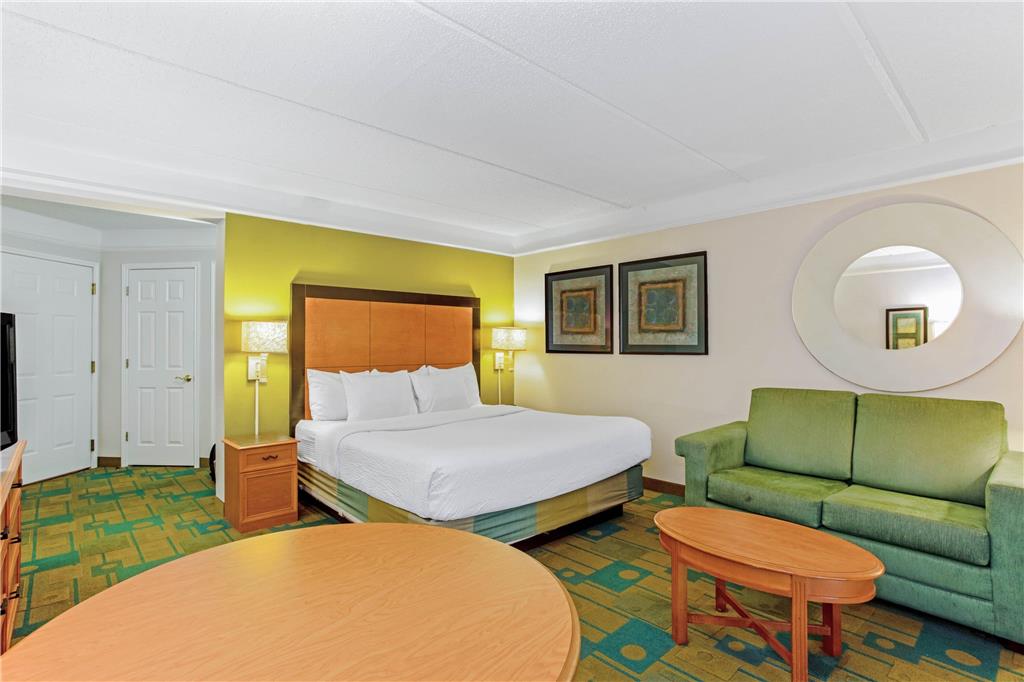 La Quinta Inn & Suites by Wyndham Orlando I Drive Conv Ctr - photo 23