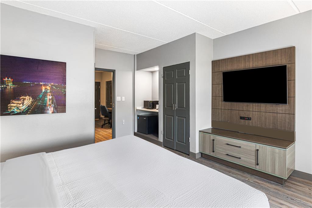 Best Western Plus Savannah Gateway - photo 11