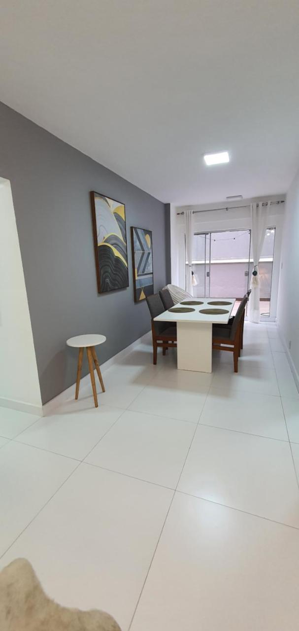 Apartamento Remodelado Novo a cuadra del mar Patio privado parking para auto pequeño medio