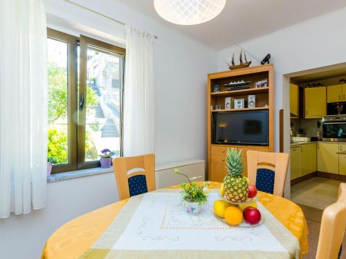 Apartment Veronika One Bedroom Apartment with Terrace