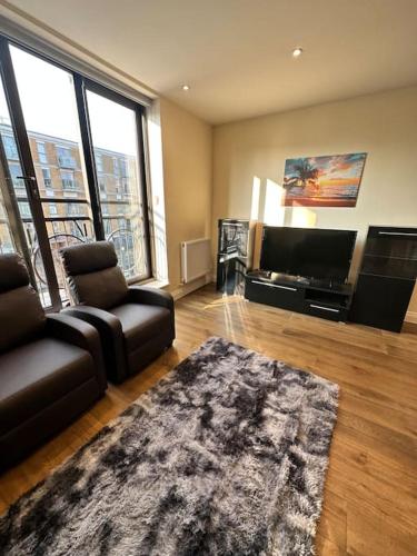 Stylish Riverside Apartment — 4-Star Luxury Hotel in London, United Kingdom