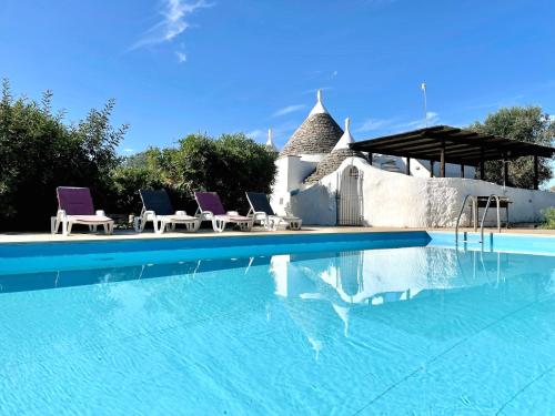'Trullo Della Luna' Tipico Casale in Un Uliveto Piscina Esclusiva — 4-Star Luxury Hotel in San Michele Salentino, Italy