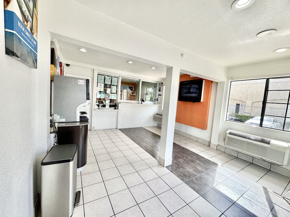 Studio 6 Suites Bellflower Ca Los Angeles - photo 2