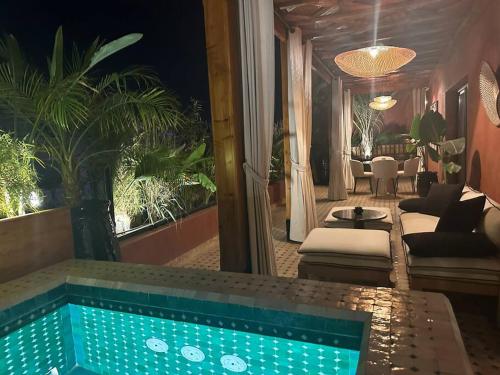 Roof top terrasse Centre Gueliz JACUZZI — 4-Star Luxury Hotel in Marrakesh, Morocco