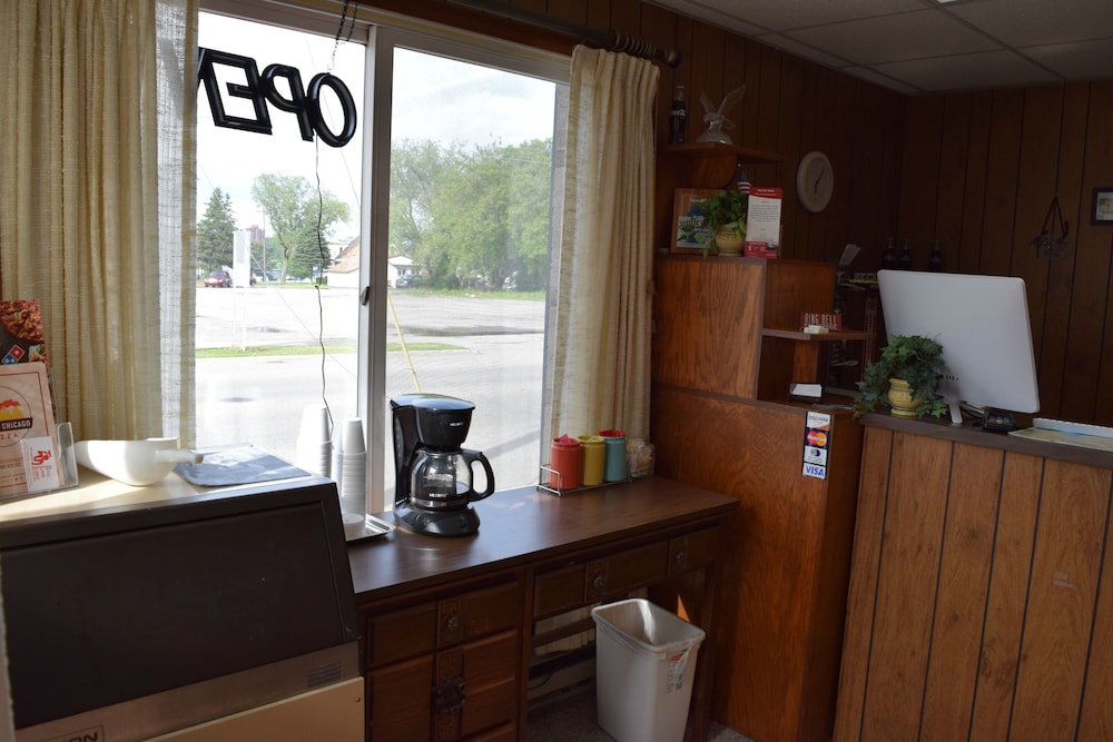 Mid City Motel - photo 3