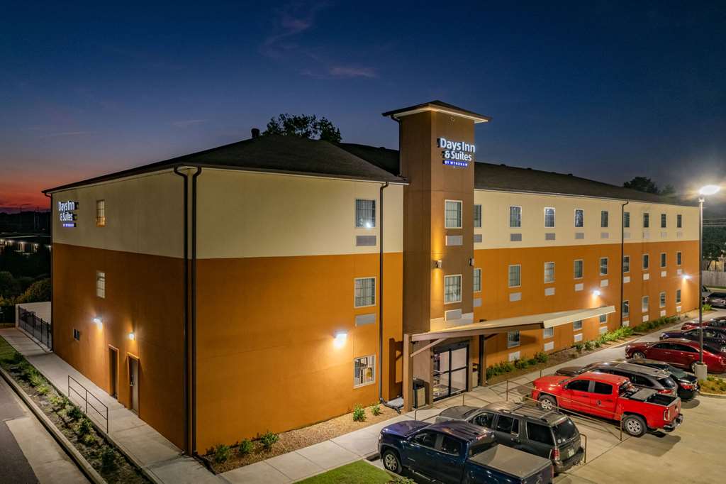 Days Inn & Suites by Wyndham Horn Lake Memphis Graceland - photo 3
