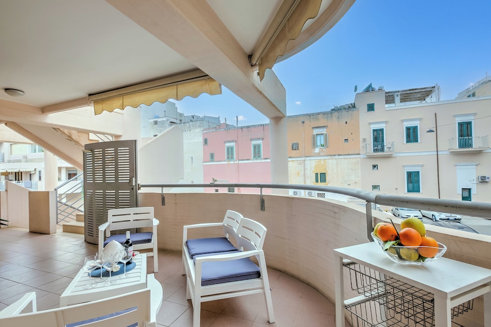Viadelmare Apartment Monopoli 200m Sea — 4-Star Luxury Hotel in Monopoli, Italy