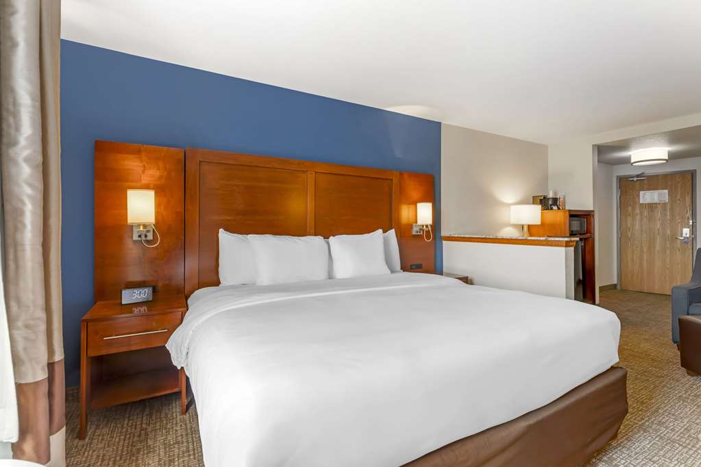 Comfort Suites Longmont - photo 18
