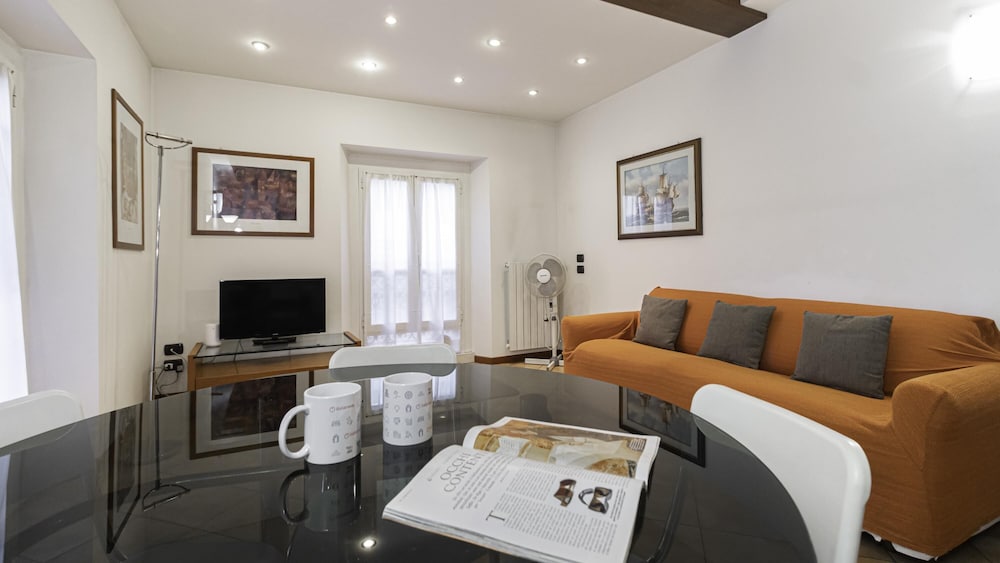 Italianway Easy Tadino 13 B — 4-Star Luxury Hotel in Milan, Italy