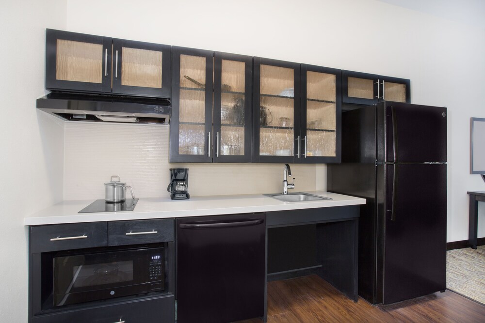 Candlewood Suites Pueblo by IHG - photo 15